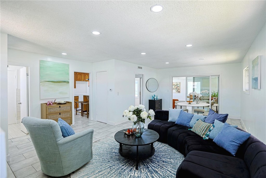 1316 W Tonia
