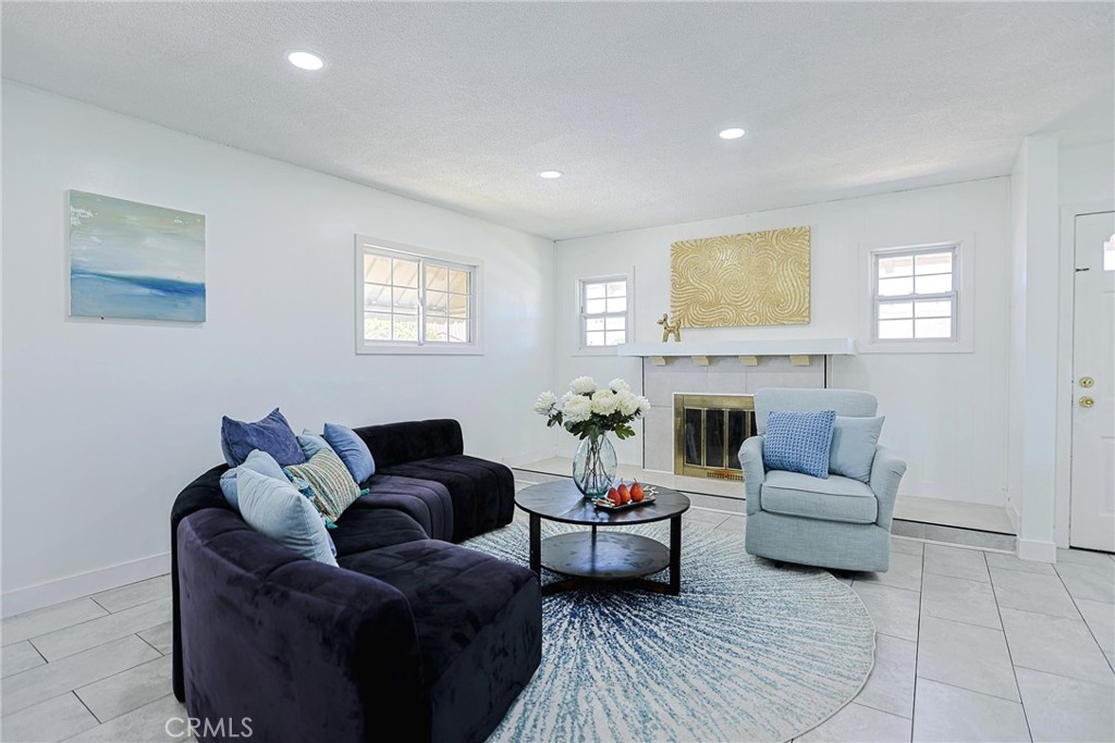 1316 W Tonia