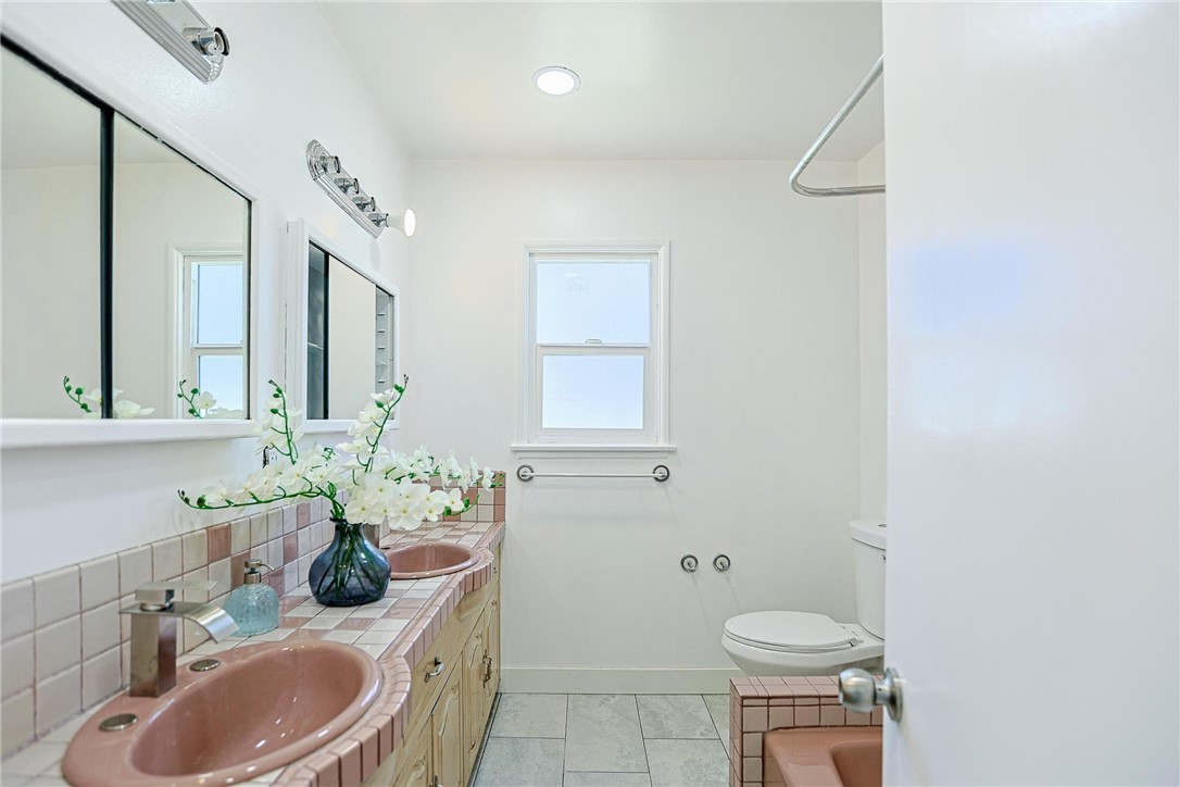 1316 W Tonia