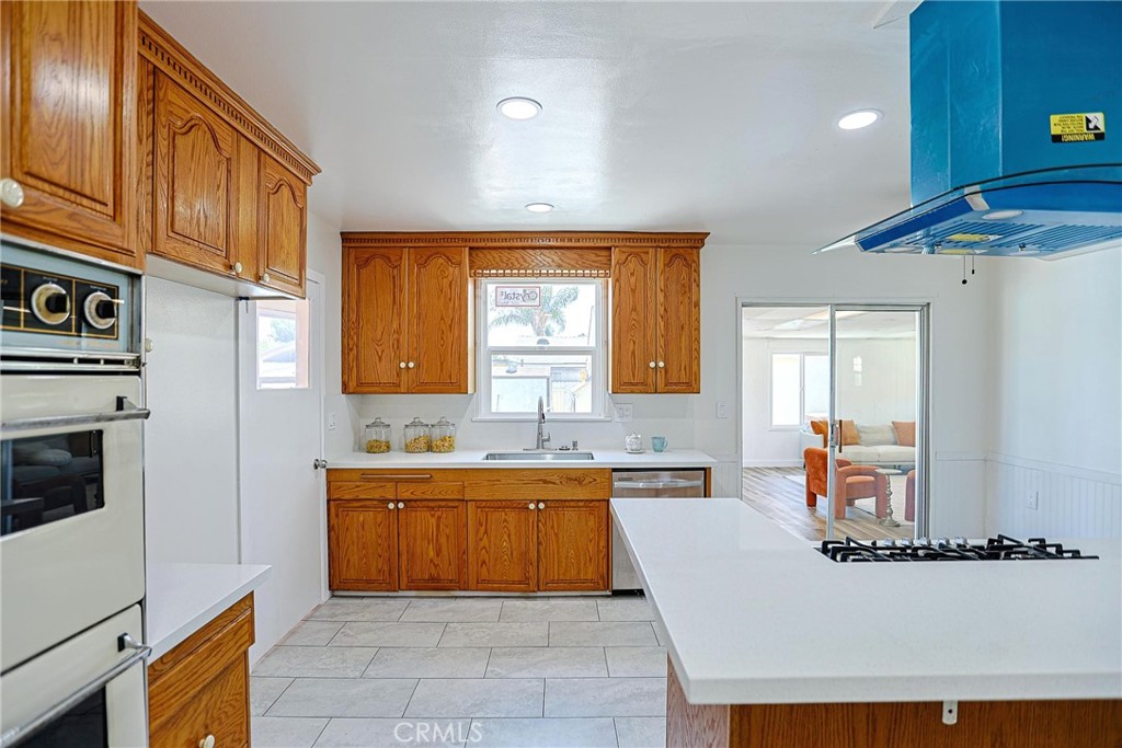 1316 W Tonia