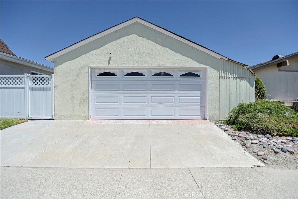 1316 W Tonia
