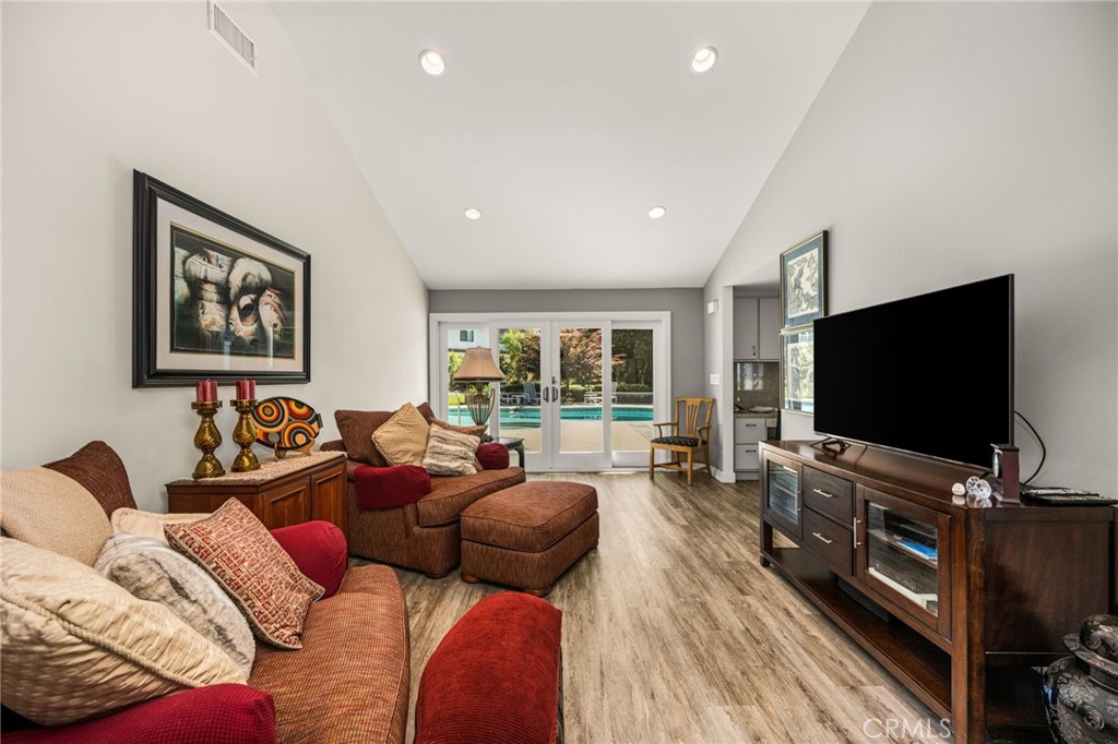 18581 Durfee