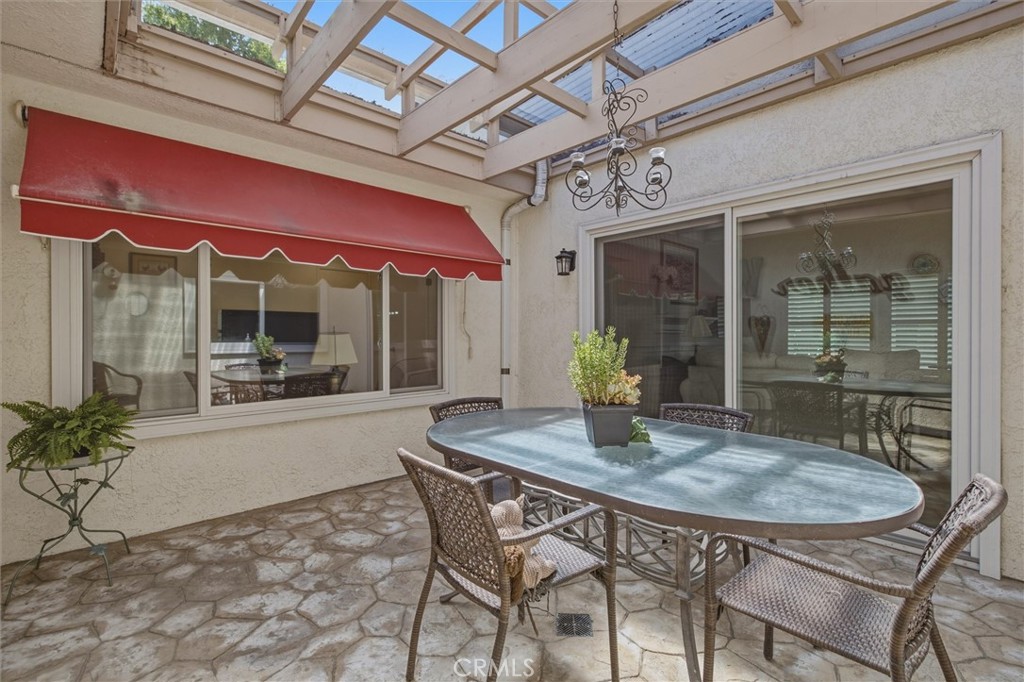 1228 Woodside Drive
