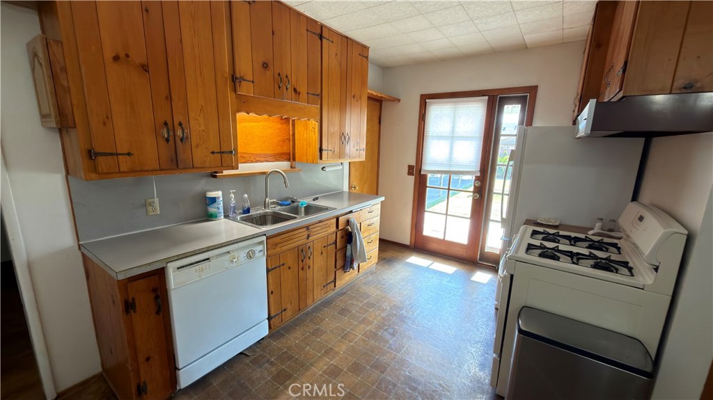 5834 Coldbrook