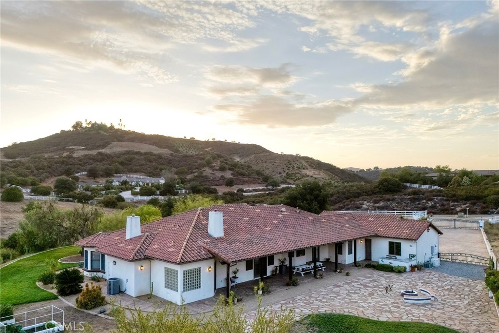 21977 Paseo Chico