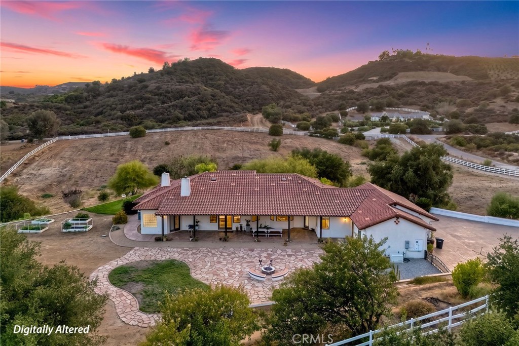 21977 Paseo Chico
