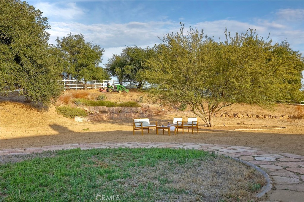 21977 Paseo Chico