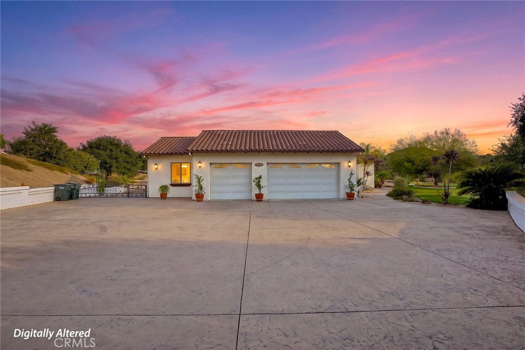 21977 Paseo Chico