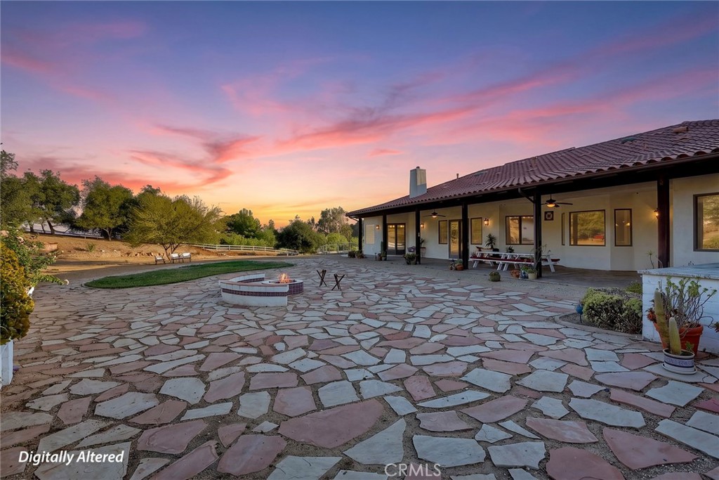 21977 Paseo Chico