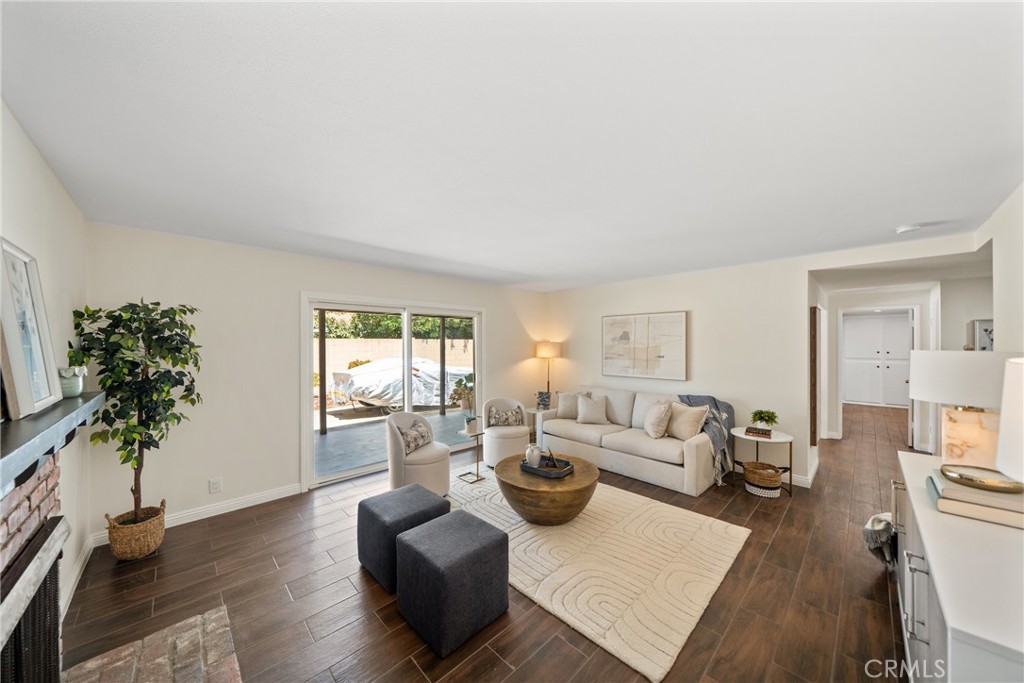 1421 W Hall