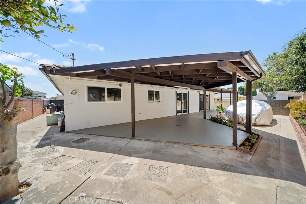 1421 W Hall