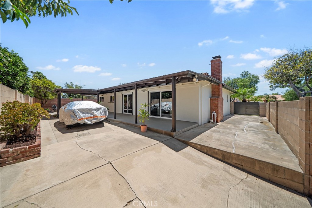 1421 W Hall