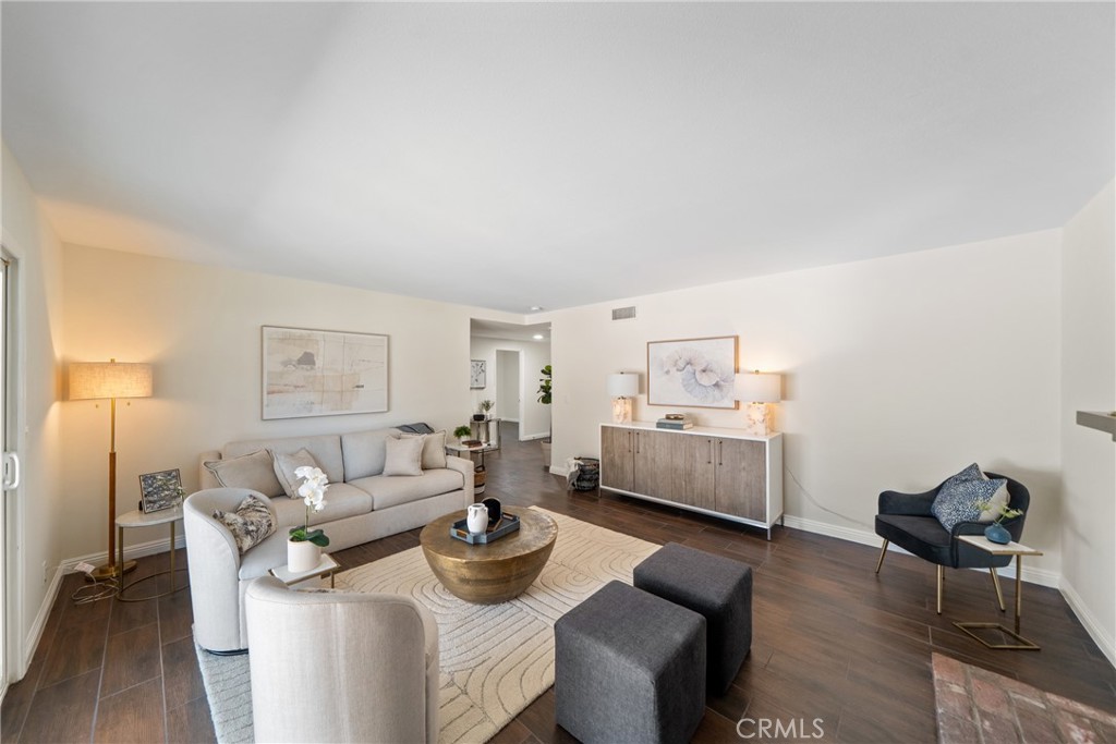 1421 W Hall