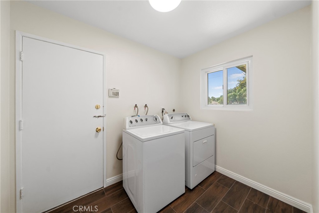 1421 W Hall
