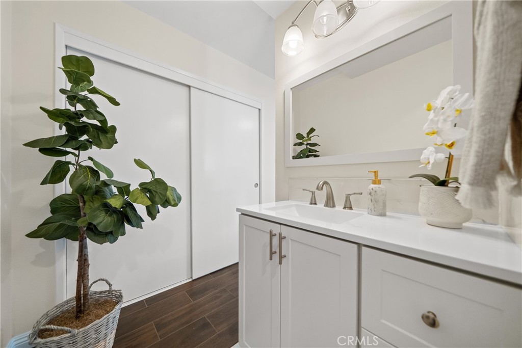 1421 W Hall