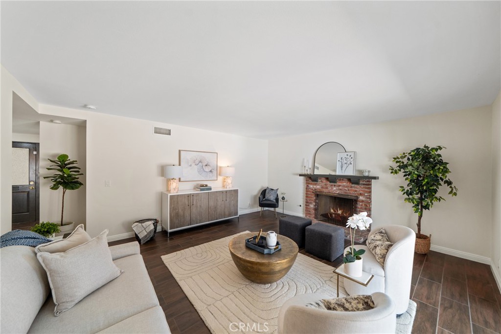 1421 W Hall