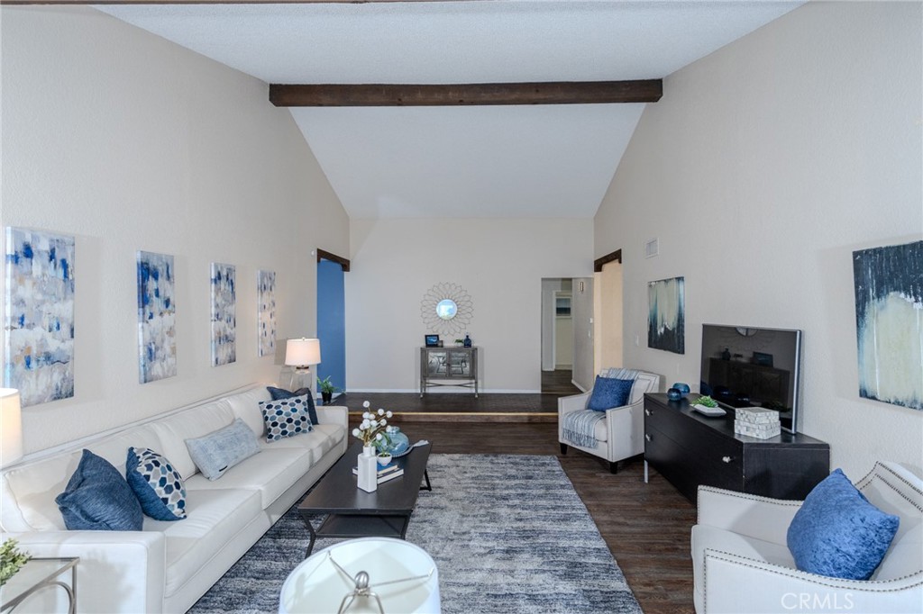 2096 W Ontario