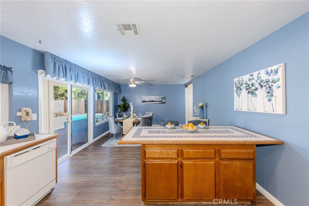 2096 W Ontario
