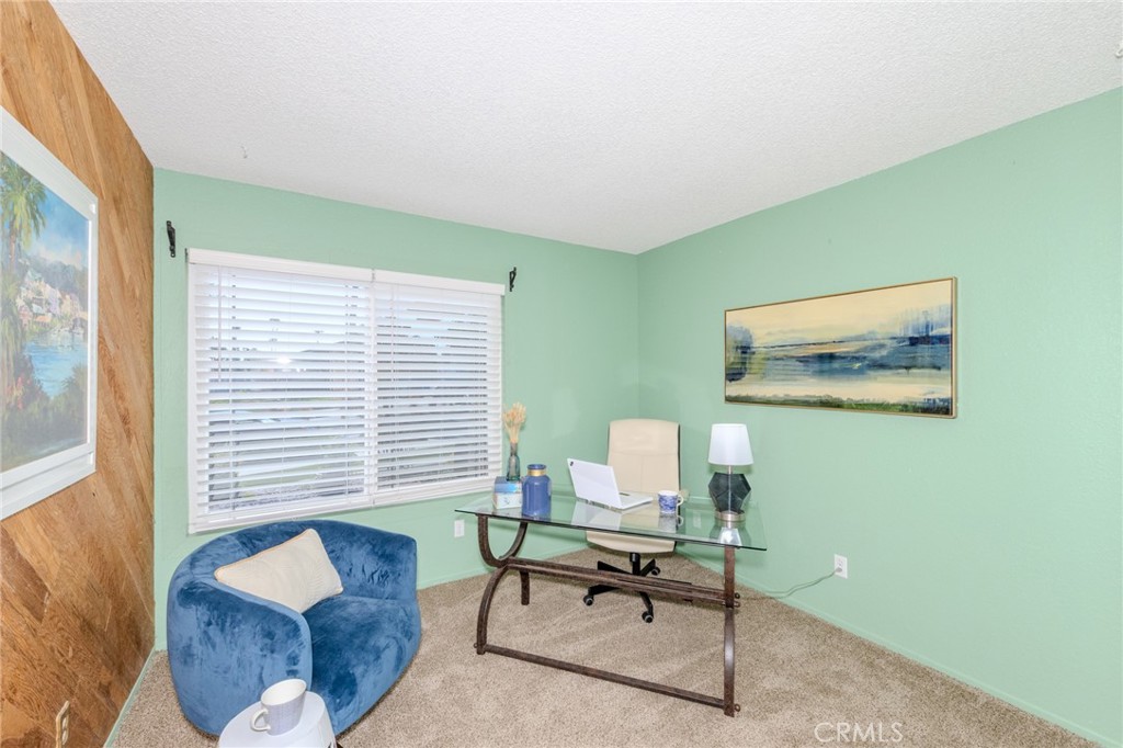 2096 W Ontario