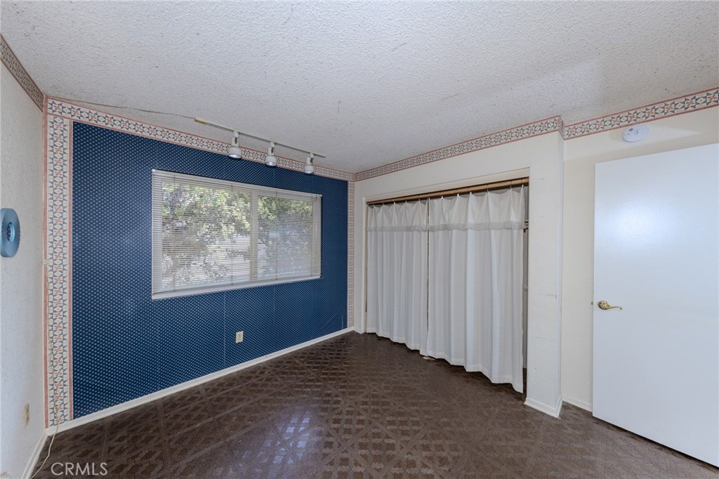 2096 W Ontario
