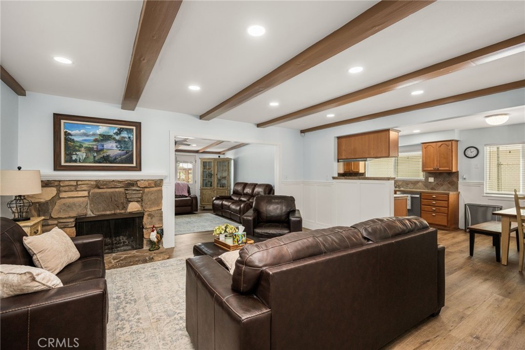 1136 E Rosewood Ave