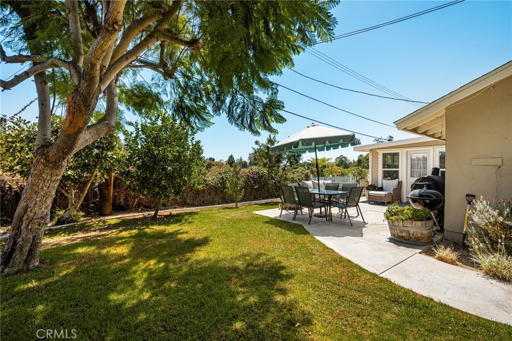 1136 E Rosewood Ave