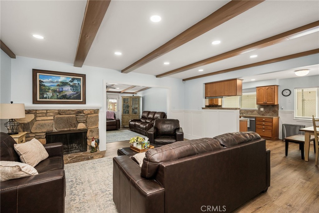 1136 E Rosewood Ave