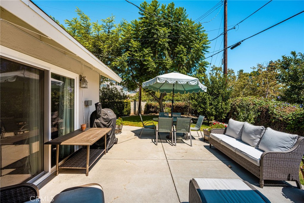 1136 E Rosewood Ave
