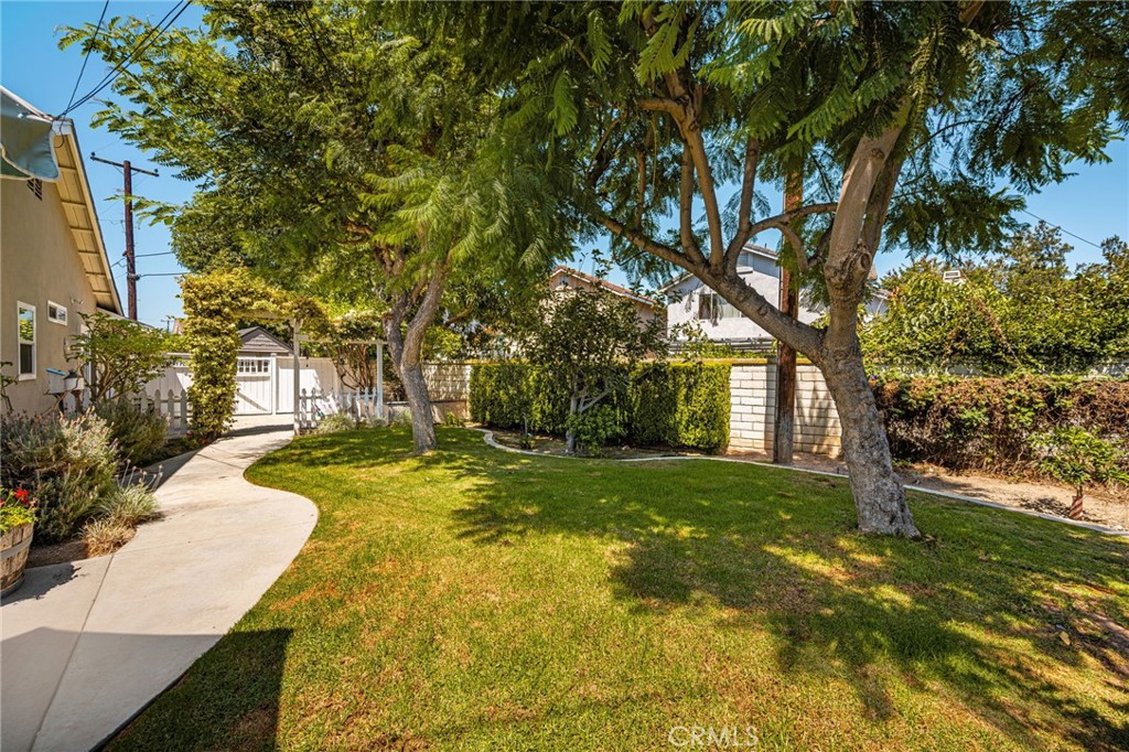 1136 E Rosewood Ave
