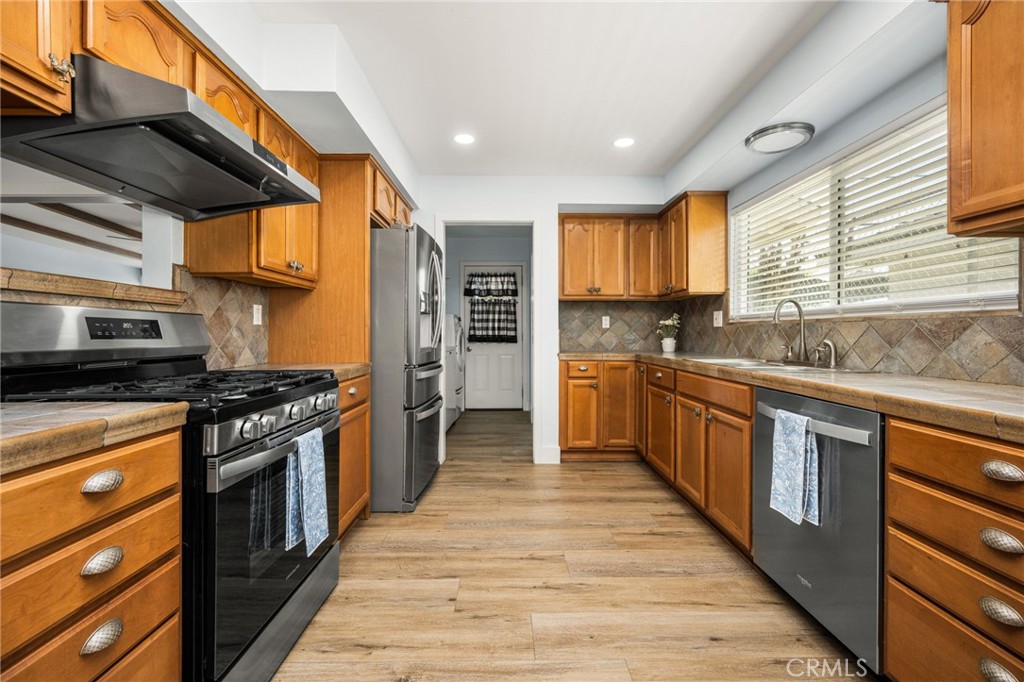 1136 E Rosewood Ave