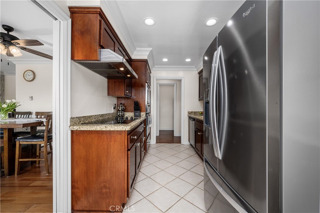 3401 E 1st