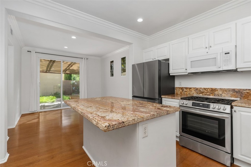 60 Avondale