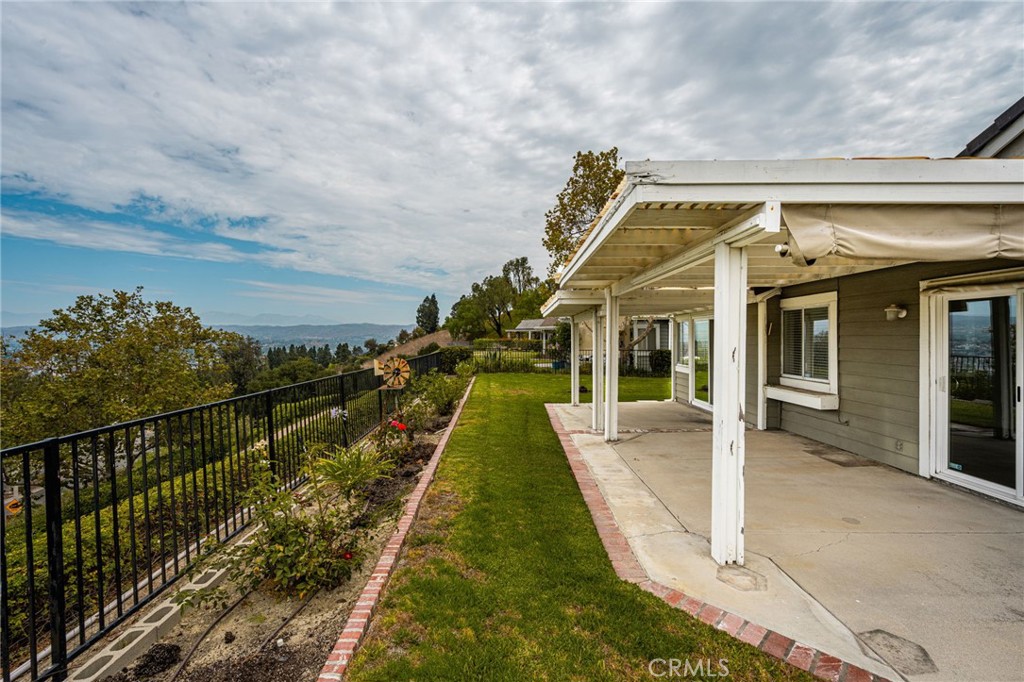 5779 E Hudson Bay