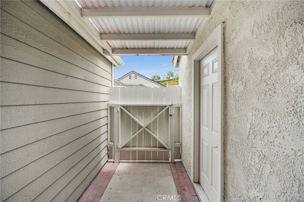 5779 E Hudson Bay