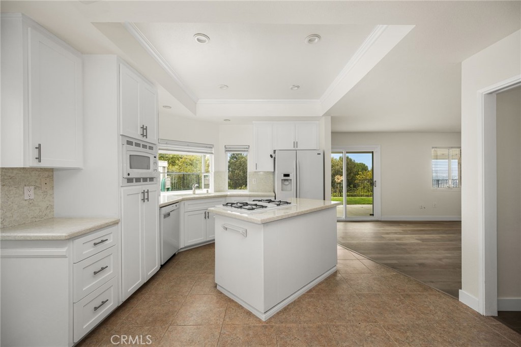 5779 E Hudson Bay