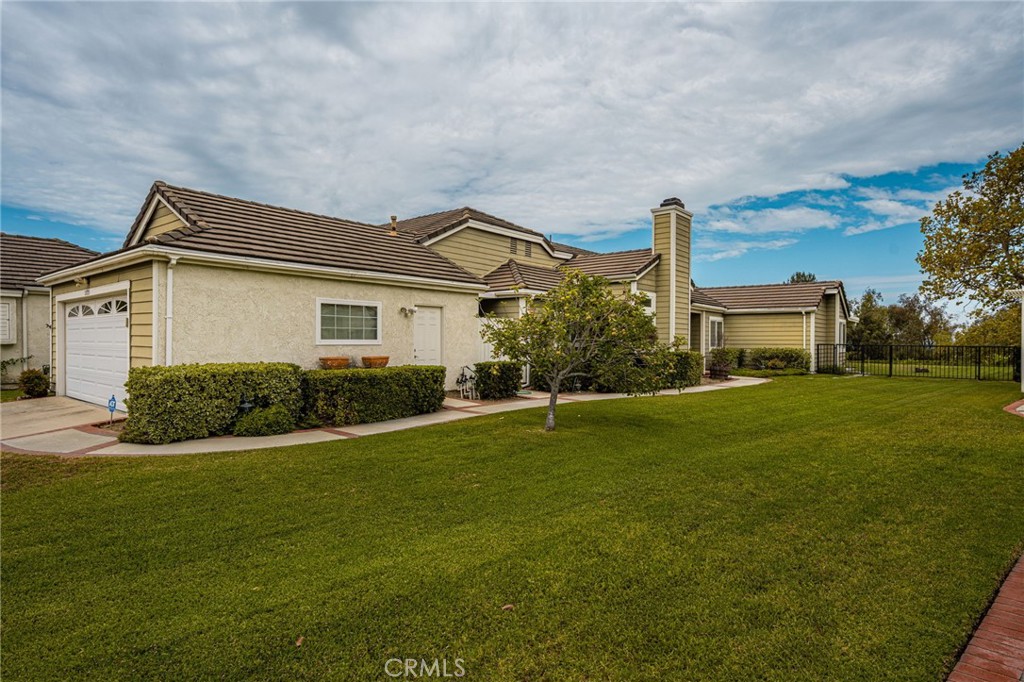 5779 E Hudson Bay