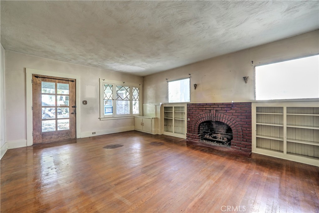 892 N Chester Avenue