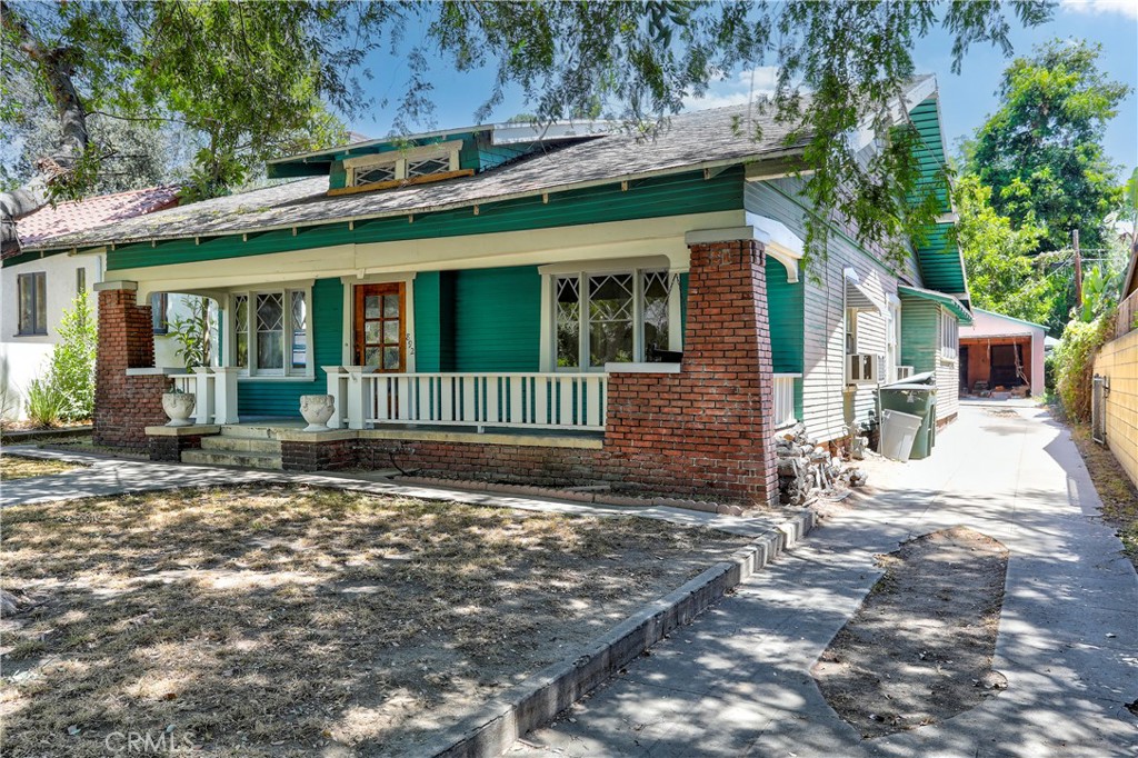 892 N Chester Avenue