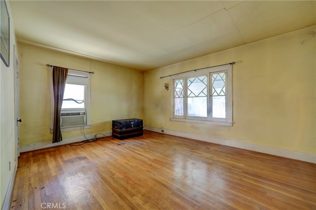 892 N Chester Avenue