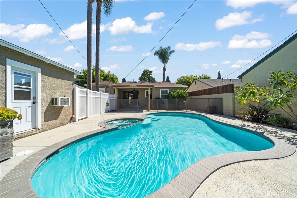 5703 Briercrest