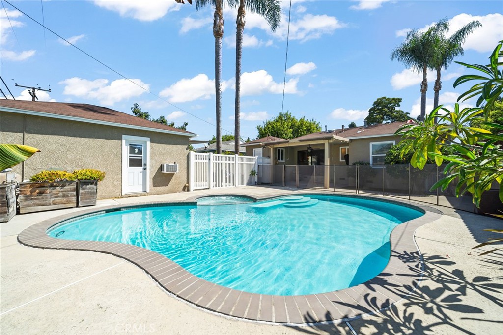 5703 Briercrest