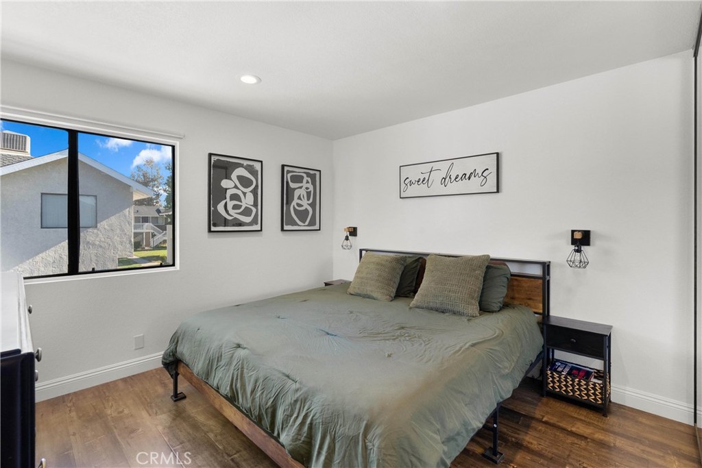 700 W Walnut Avenue 25