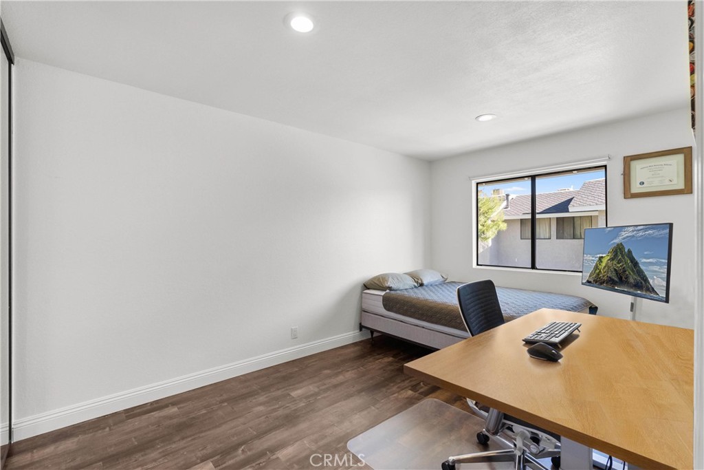 700 W Walnut Avenue 25