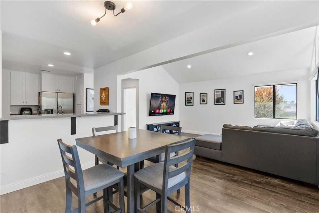 700 W Walnut Avenue 25