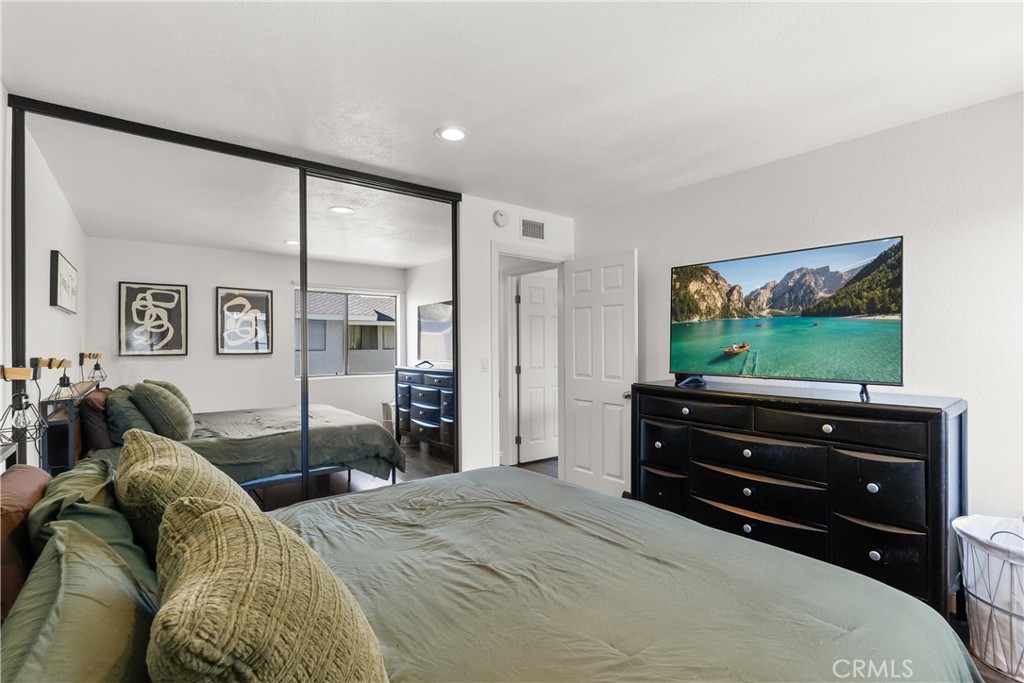 700 W Walnut Avenue 25