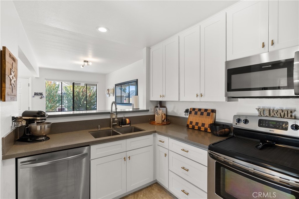 700 W Walnut Avenue 25