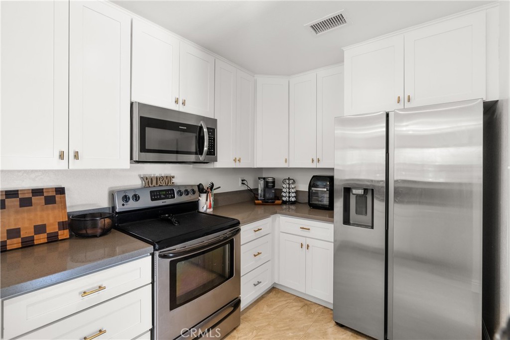 700 W Walnut Avenue 25