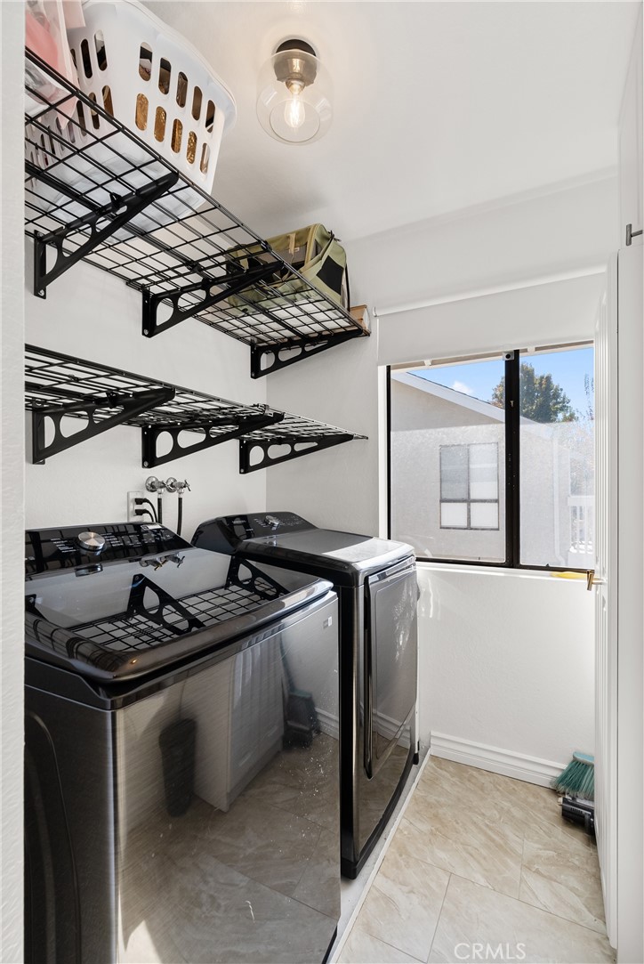700 W Walnut Avenue 25