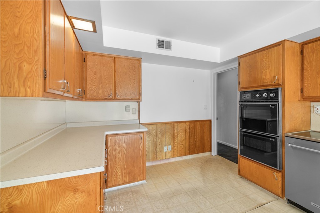 948 W Buffington
