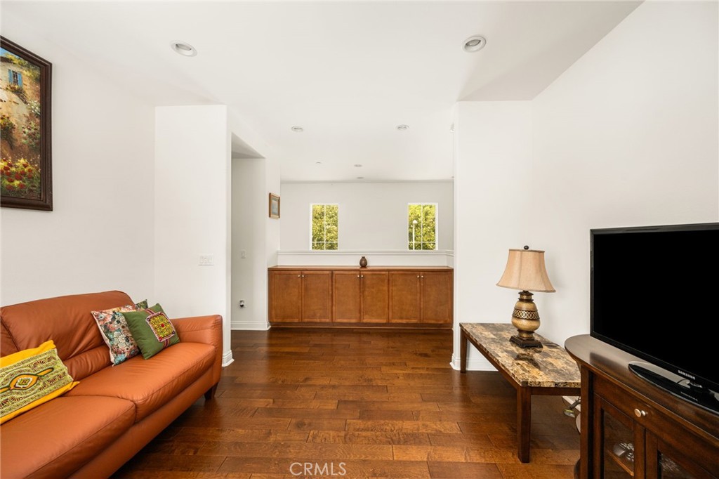 2748 E Coalinga